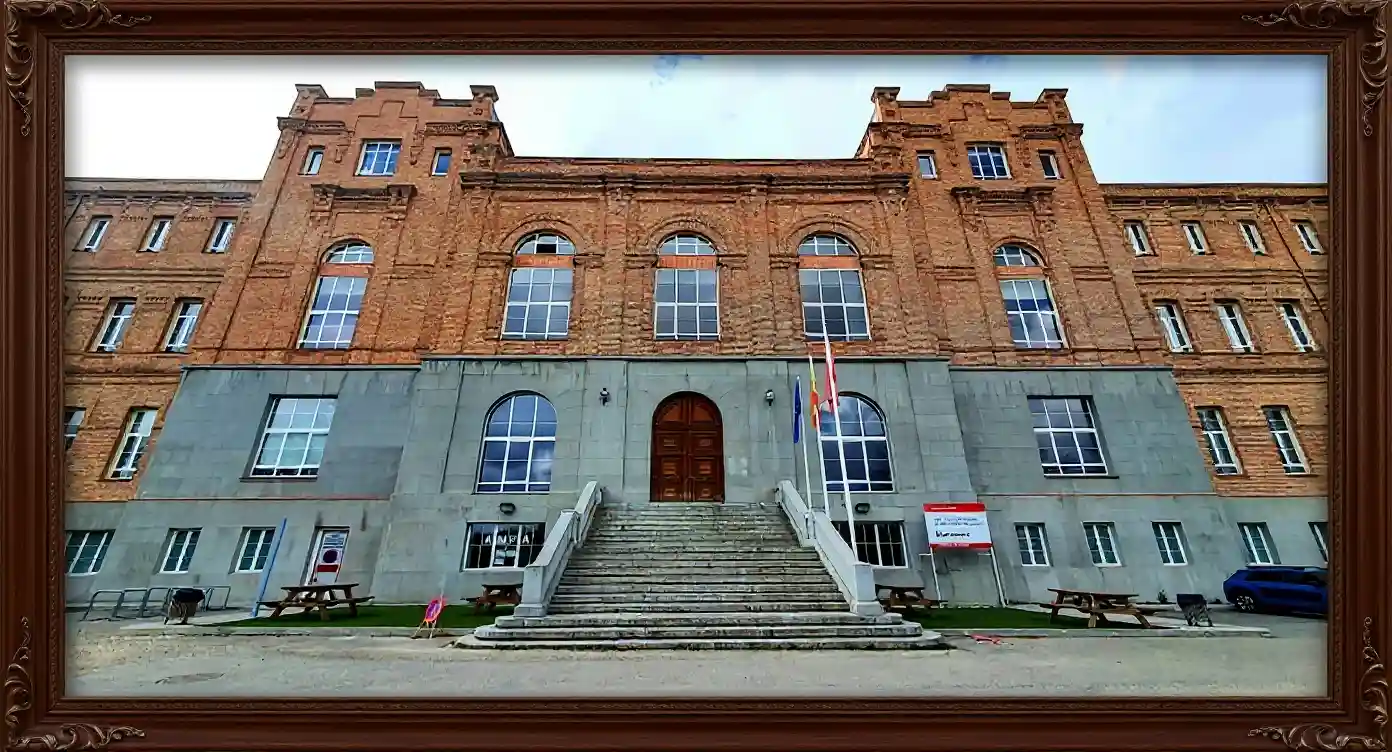 Fachada del Real Conservatorio Profesional de Danza Mariemma en Madrid