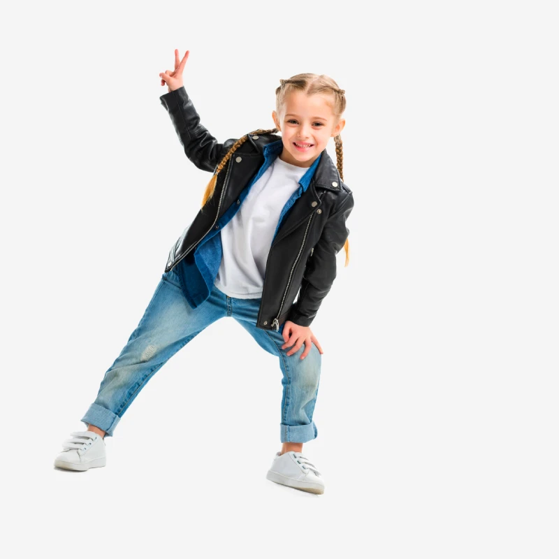Niña bailando durante una clase de funky y Latin Urban en Factory Ballet, Madrid